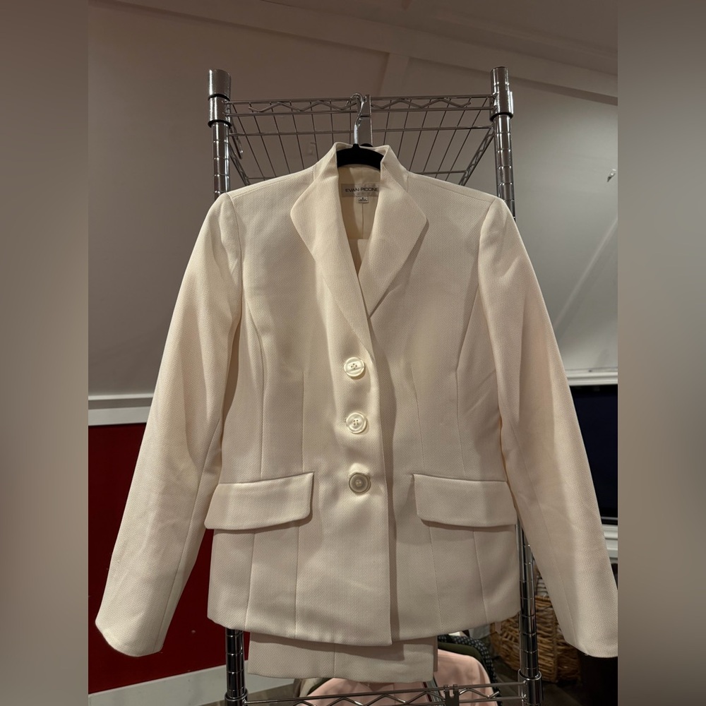 Elegant Cream Women's Blazer and Pants